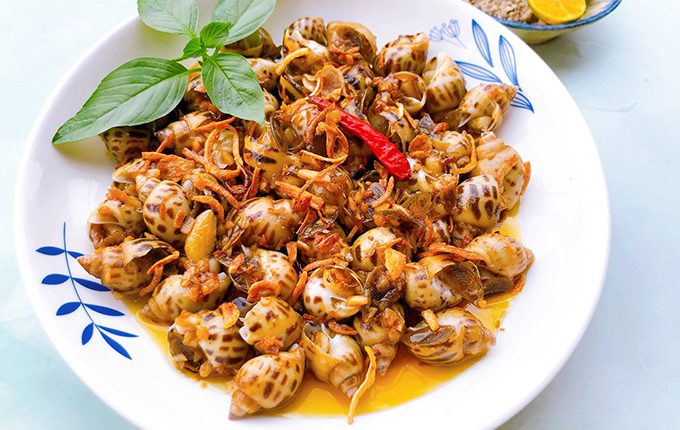 Thực đơn hàng ngày: Ốc hương sào bơ tỏi