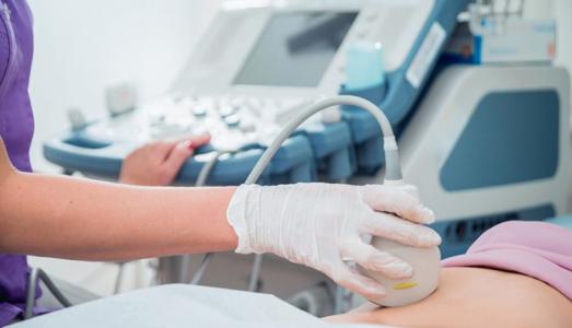 Bác sĩ khuyên cặp vợ chồng trẻ không nên phá bỏ con đầu lòng