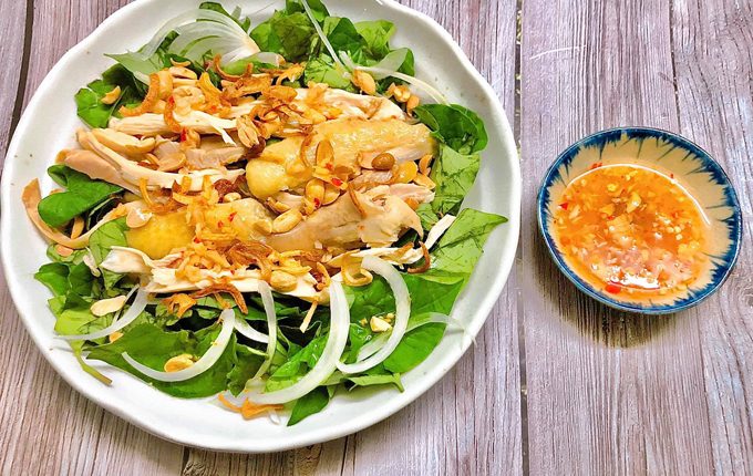 Thực đơn hàng ngày: Gỏi gà rau diếp cá