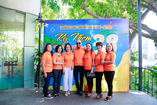 NTK Đức Hùng hội ngộ thầy cô và bạn học nhân ngày Nhà giáo Việt Nam 20/11