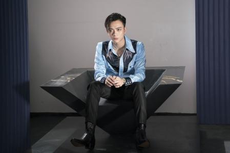 Soobin và loạt hàng hiệu trong MV 