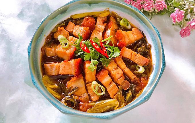 Thực đơn hàng ngày: Thịt heo quay kho dưa