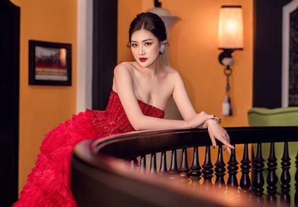 Á hậu Tú Anh lộng lẫy khi dự sự kiện tại Đà Nẵng