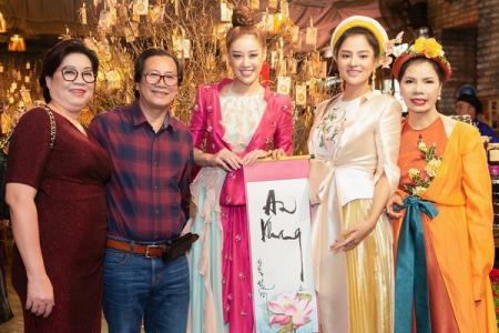 Vũ Thu Phương tổ chức tiệc khai xuân với loạt dàn người đẹp là khách mời