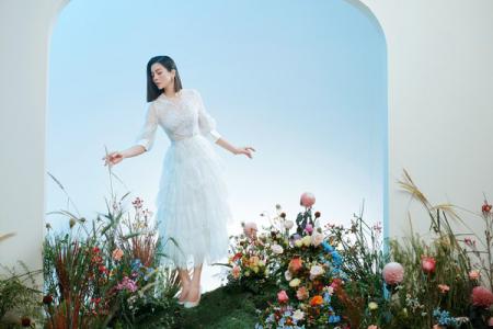 Lệ Quyên gợi cảm, trẻ trung với BST mới của NTK Đỗ Long