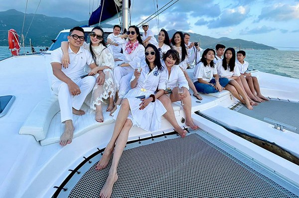 Hà Kiều Anh và hội bạn thân đi du lịch tại Nha Trang