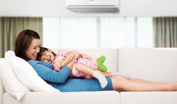 Trẻ sơ sinh nên dùng quạt hay điều hòa?