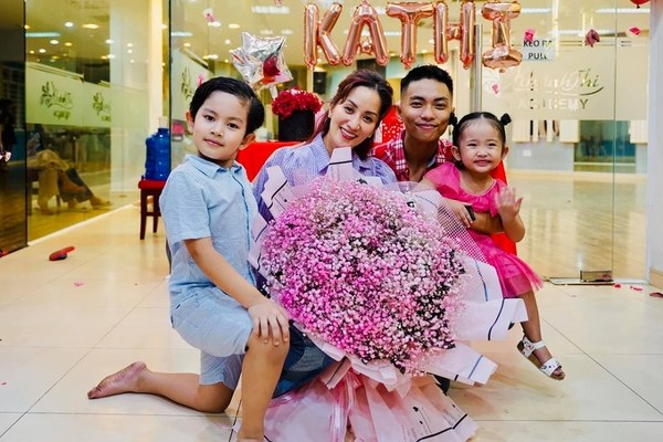 Những con là bản sao của Sao Việt