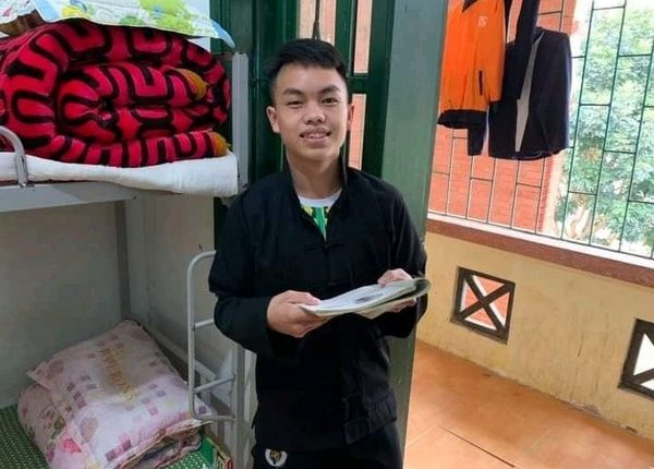 Tấm gương học giỏi giúp bố mẹ thoát khỏi cái nghèo