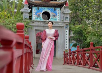 Lâm Vỹ Dạ hoá thân thành cô gái Hà thành với áo dài