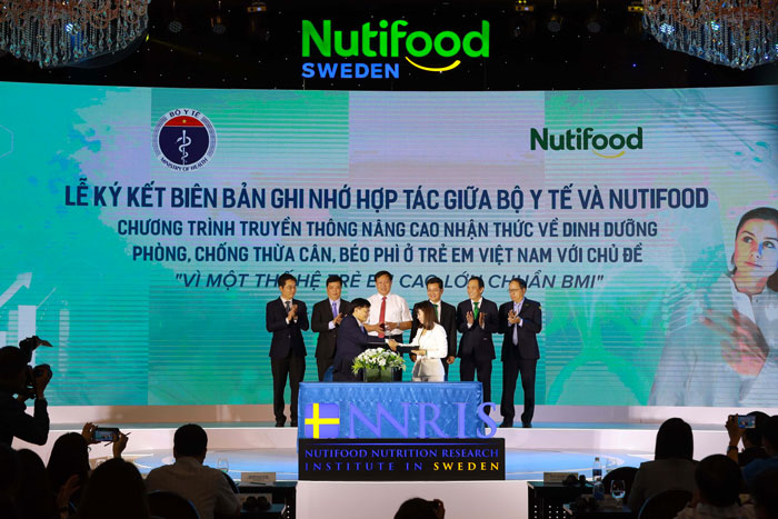 Lễ kí kết biên bản ghi nhớ hợp tác giữa Nutifood và Bộ Y Tế