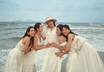 Phanh Lee và hội bạn thân nghỉ dưỡng ở Đà Nẵng
