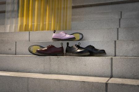 Dr. Martens ra mắt mẫu giày mới đế trong suốt độc đáo 