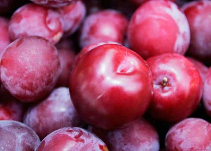 Dưỡng nhan, trị da sạm nám bằng quả mận