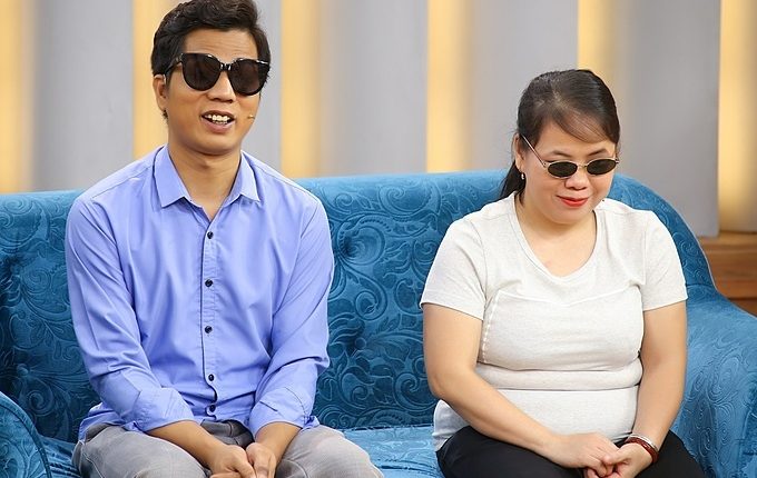 Hôn nhân hạnh phúc của cặp vợ chồng khiếm thị