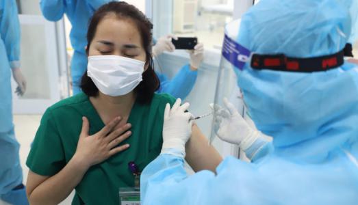 Nên làm gì trước, trong và sau khi tiêm vaccine Covid-19?