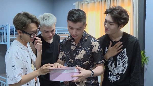 Love House – Boy’s Love xuất hiện chuyện tình tay ba trong ngày đầu 