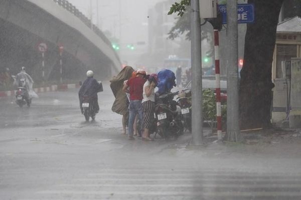 Dự báo thời tiết ngày 18/5/2021: Bắc Bộ mưa giông, Trung Bộ vẫn nắng nóng