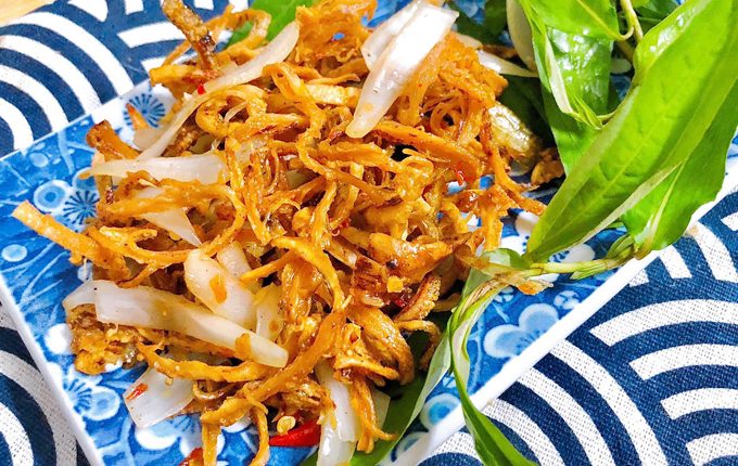 Thực đơn hàng ngày: Khô mực chiên nước mắm