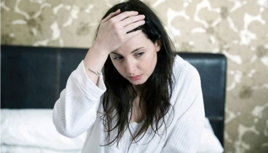 Sau 45 tuổi: 6 dấu hiệu này là bạn đang bước vào giai đoạn mãn kinh