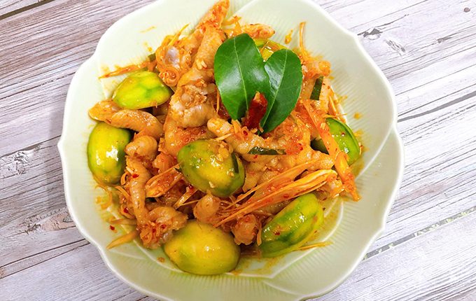 Thực đơn hàng ngày: Chân gà rút xương trộn cóc non