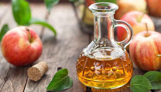 Làm đẹp với giấm táo giảm tình trạng tóc nhờn, da dầu