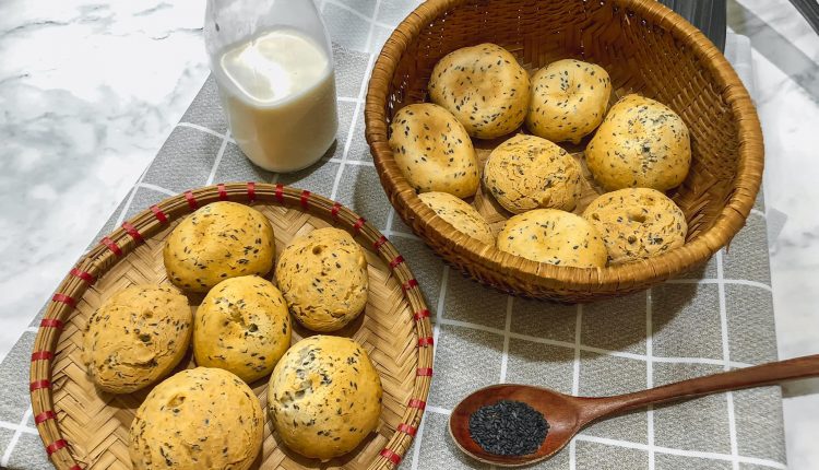 Thực đơn hàng ngày: Bánh mì mè đen Hàn Quốc