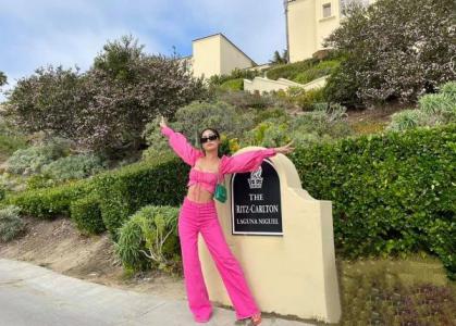 Quỳnh Thy khoe dáng trên đất Mỹ