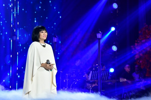 Cẩm Vân chất chứa trọn vẹn tâm hồn vào những ca khúc