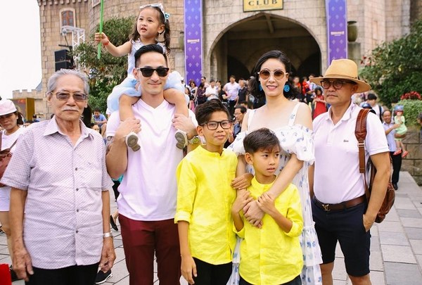 Bốn sao Việt mất người thân trong mùa dịch