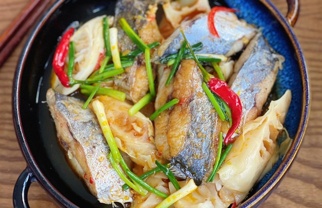 Thực đơn hàng ngày: Cá thu kho măng
