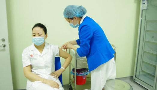 Phân loại nguy cơ dị ứng với vắc xin Covid-19: Người có nguy cơ cao cần làm gì để an toàn?