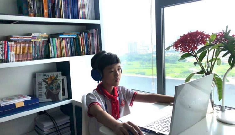 Trường Tiểu học Dịch Vọng A tổ chức lễ bế giảng an toàn theo hình thức trực tuyến