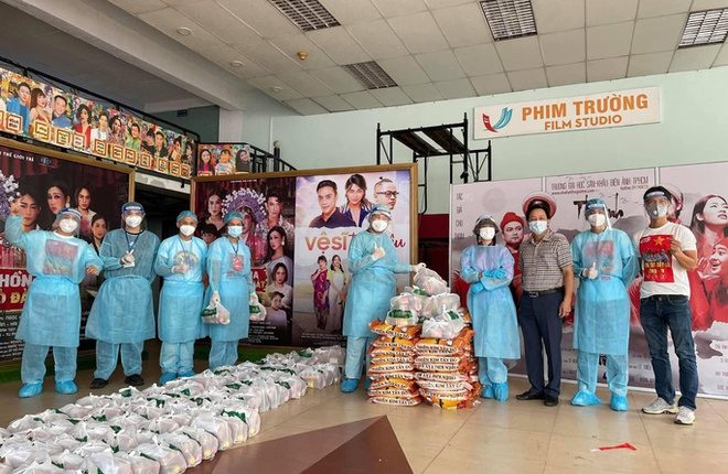 Nghệ sĩ TP.HCM giúp đỡ 133 sinh viên ngành sân khấu