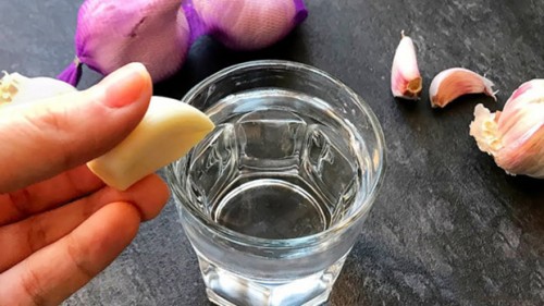 Giúp đánh tan mỡ bụng, cân nặng giảm nhờ bỏ thứ này vào cốc nước