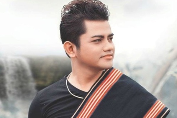 Ca sĩ Y Jang Tuyn qua đời ở tuổi 42