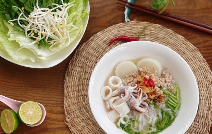 Thực đơn hàng ngày: Hủ tiếu mực