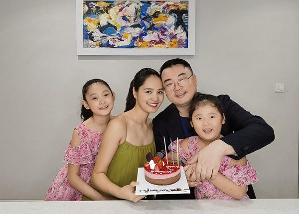 Hoa hậu Hương Giang kỷ niệm 13 năm ngày cưới