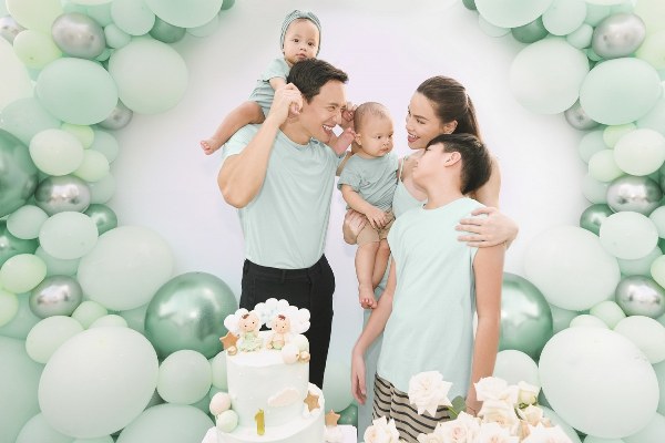 Gia đình Hồ Ngọc Hà hạnh phúc trong sinh nhật Lisa và Leon