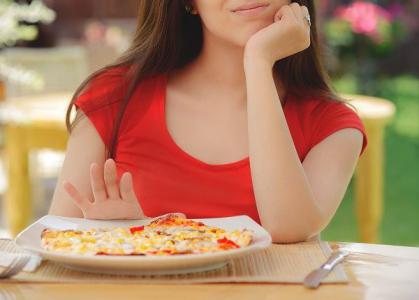 Kiểu nhịn ăn tối không những tăng cân mà còn gây hại sức khỏe