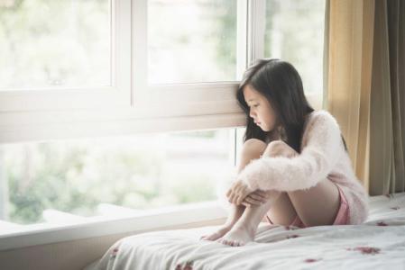 Dấu hiệu nhận biết trẻ bất ổn tâm lý, cha mẹ sớm nhận biết để bảo vệ con không tự hại mình