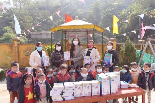 Diễn viên – Họa sĩ Lương Giang tiếp tục hành trình thiện nguyện tới Lào Cai