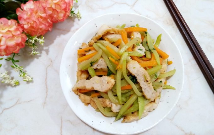 Thực đơn hàng ngày: Chả mực xào rau củ