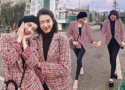 Nhã Phương và Thúy Ngân chăm diện đồ đôi