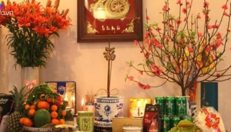 Lọ hoa trên bàn thờ đặt bên trái hay bên phải để đúng phong thủy