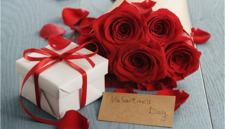 Ngày lễ tình nhân Valentine 14/02/2022 là ngày nào, nên tặng gì?