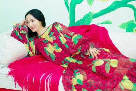 Giáng My chọn trang phục sắc màu ngày đầu năm