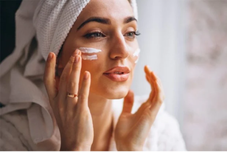 Vùng da dễ bị lãng quên khi bôi kem chống nắng chị em cần lưu ý