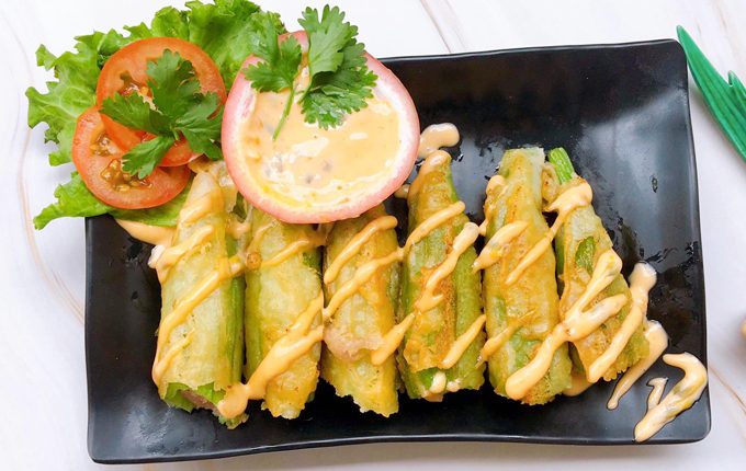 Thực đơn hàng ngày: Đậu bắp nhồi thịt sốt chanh dây