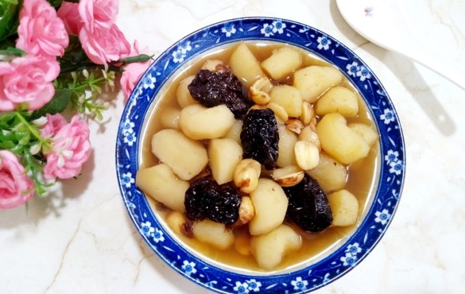 Thực đơn hàng ngày: Chè củ năng hạt sen táo đỏ